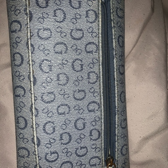 Guess bag with matching wallet - Picture 2 of 6